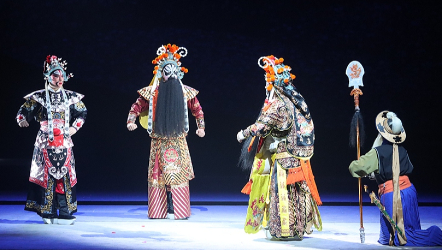 华晨宇人生第一次穿全身豹纹,2025澳门正版资料大全下载,最新核心解答落实_极速版V12.85